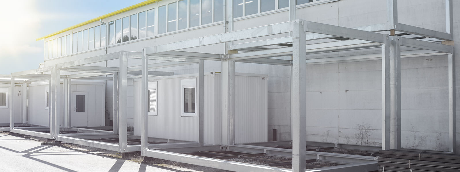 Container in Fertigung wetterunabhaengig